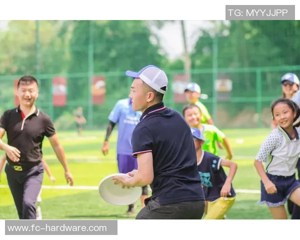 飞盘竞技的魅力与挑战：深入探讨深圳飞盘队的战术与团队协作